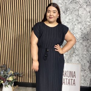 Vestido plisado hombreras